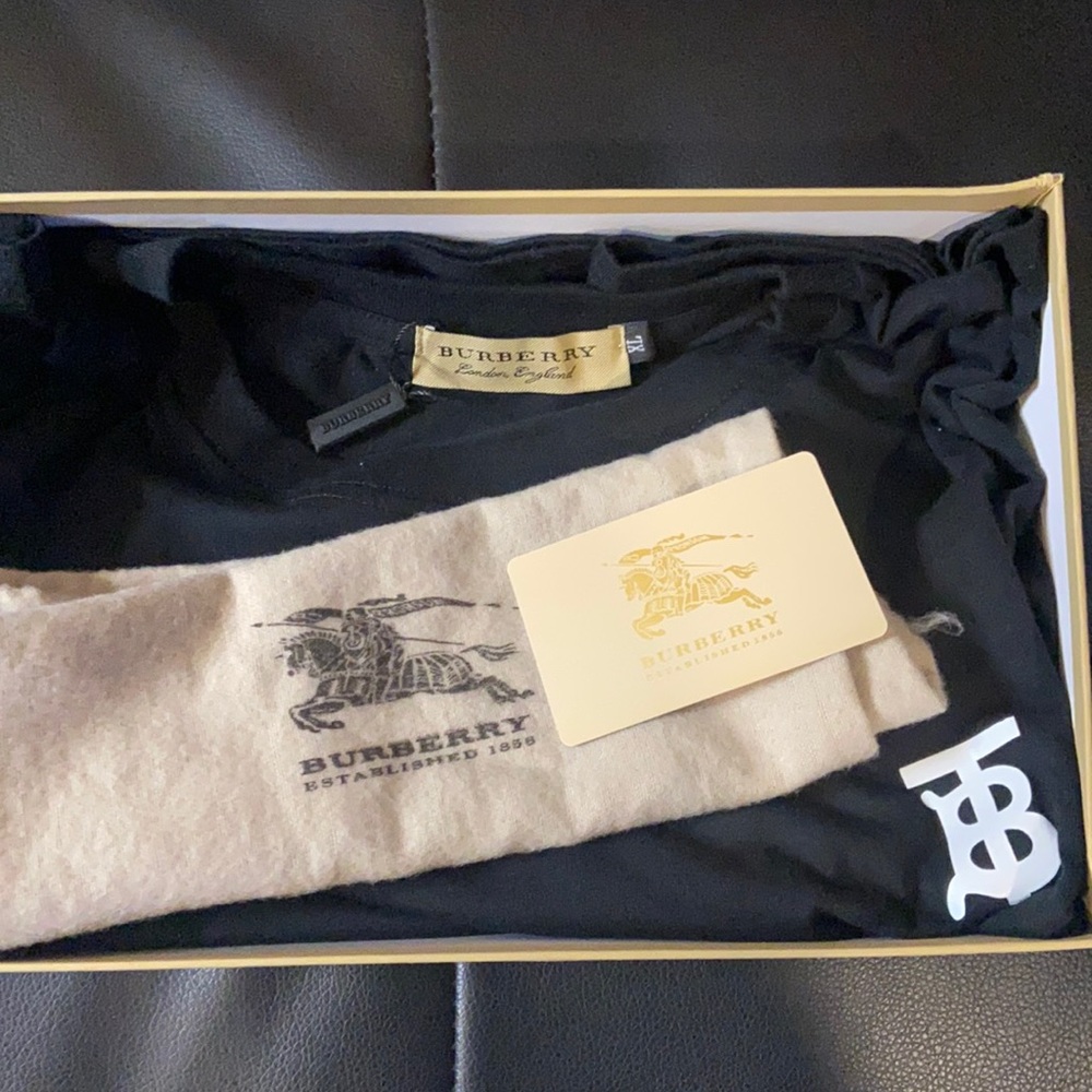 Burberry shirt(XL)